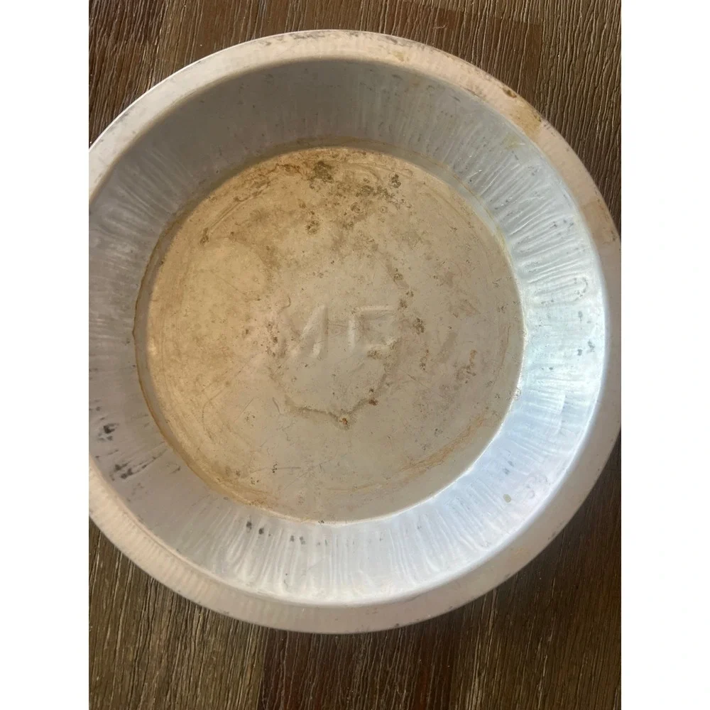 Vintage Mary Elizabeth Aluminum Pie Pan 8 Inch Round Bakeware Fluted Tin ME Logo